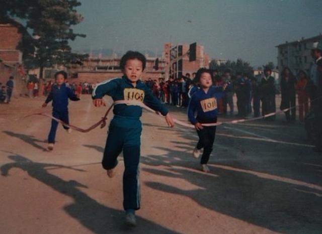 回顾林丹20年辉煌职业生涯(林丹5岁开始打球)(8)