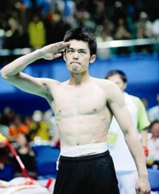 回顾林丹20年辉煌职业生涯(林丹5岁开始打球)(26)