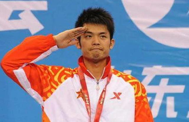 回顾林丹20年辉煌职业生涯(林丹5岁开始打球)(3)