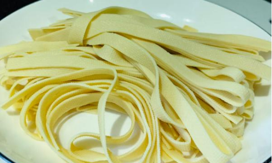 千张怎么炒不粘锅,家常千张怎么炒好吃图5