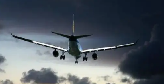 暴雨会影响航班起飞,暴雨天气飞机能正常起飞吗图9