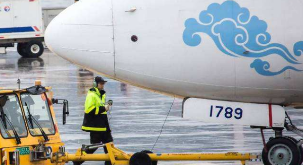 暴雨会影响航班起飞,暴雨天气飞机能正常起飞吗图2