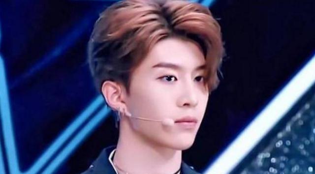 赵丽颖竟然有这么帅气的弟弟(明星的弟弟谁最帅)(3)