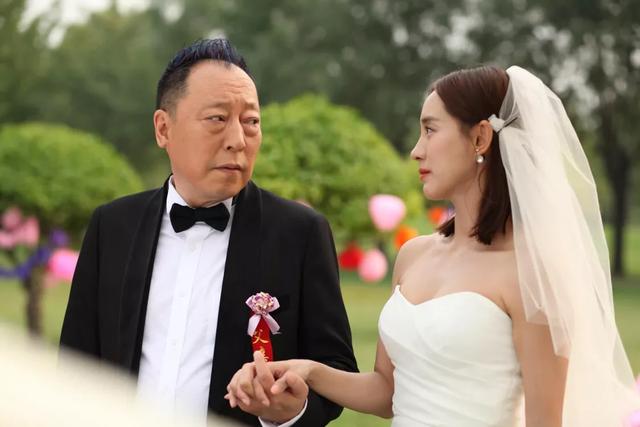 倪大红与老婆合影（年近60岁倪大红妻子终于曝光）(4)