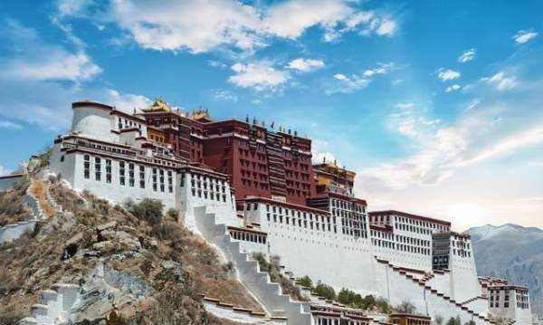 布达拉宫在哪个山上,布达拉宫是哪里的图2