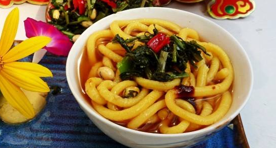 酸汤子的做法怎么和面,东北酸汤面怎么做最好吃图3