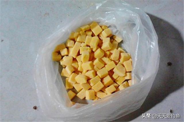 钓鲤鱼的特效饵料配方(4款自制饵料配方)(2)