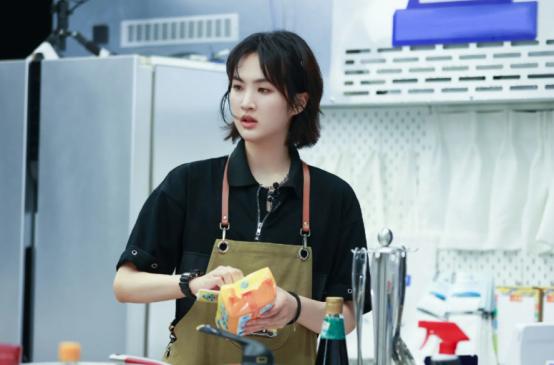 华为孟晚舟女士最新消息(华为老总二女儿参演短片获奖)(8)