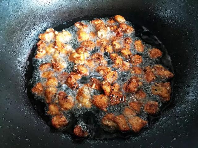 辣子鸡这样做又香又辣（教你辣子鸡的家常做法）(4)