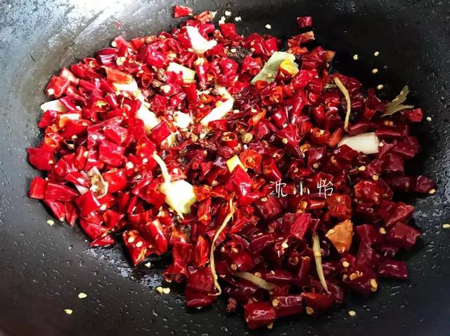 辣子鸡这样做又香又辣（教你辣子鸡的家常做法）(7)
