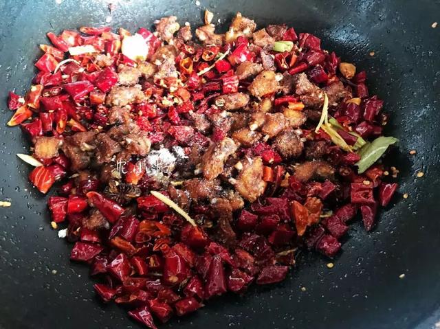 辣子鸡这样做又香又辣（教你辣子鸡的家常做法）(8)