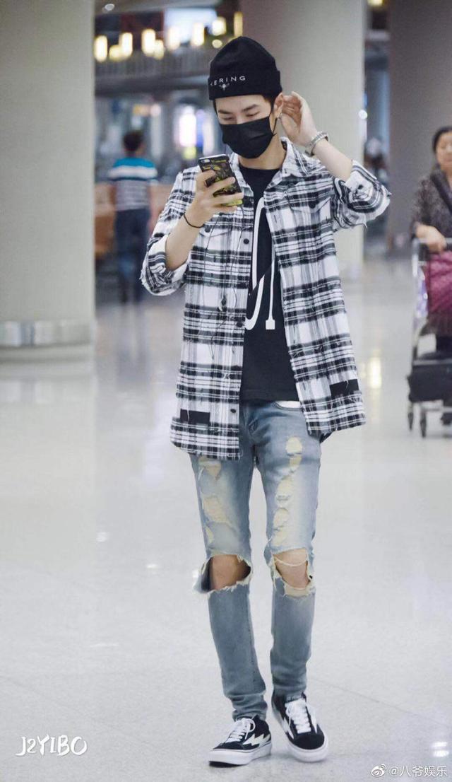 刘雯毛衣衬衫搭配(肖战学格子衬衫的时髦穿搭法)(29)