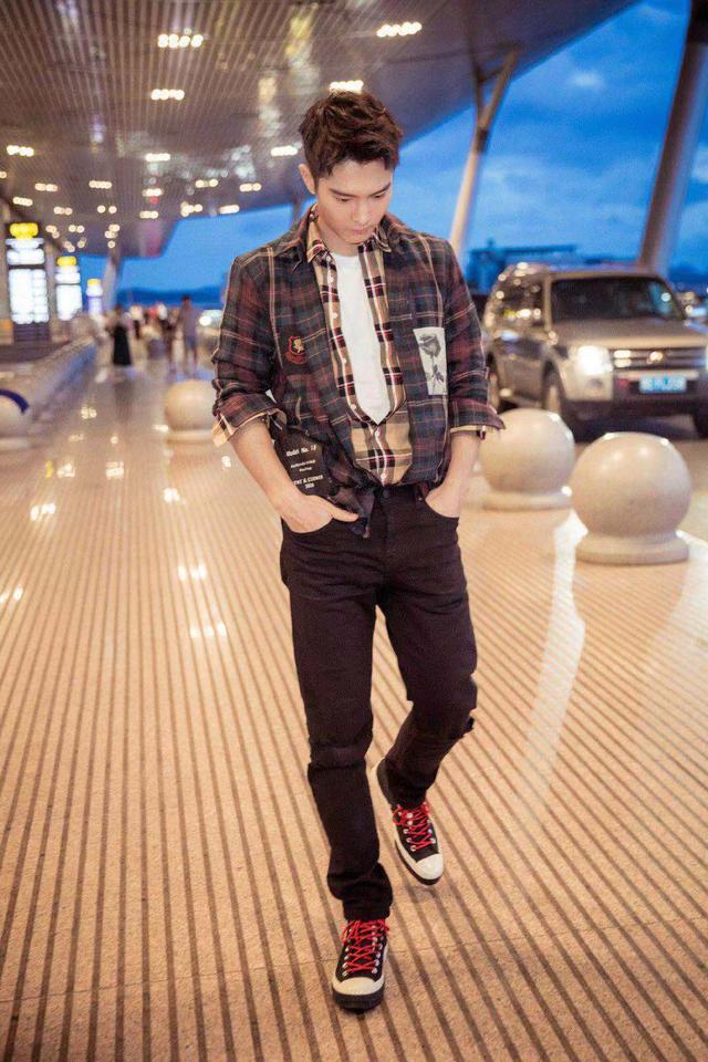 刘雯毛衣衬衫搭配(肖战学格子衬衫的时髦穿搭法)(44)