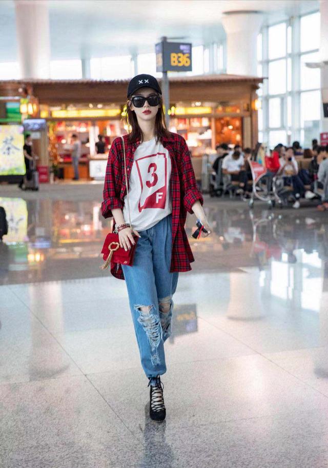 刘雯毛衣衬衫搭配(肖战学格子衬衫的时髦穿搭法)(12)