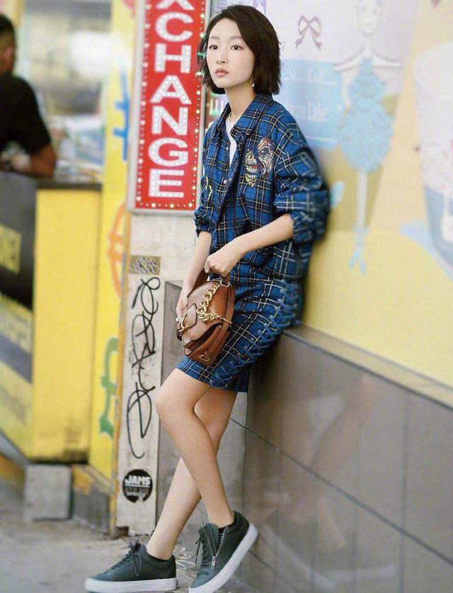 刘雯毛衣衬衫搭配(肖战学格子衬衫的时髦穿搭法)(17)