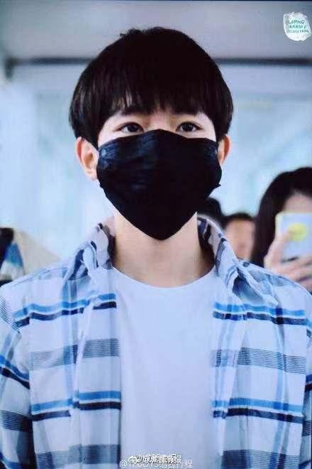 刘雯毛衣衬衫搭配(肖战学格子衬衫的时髦穿搭法)(27)