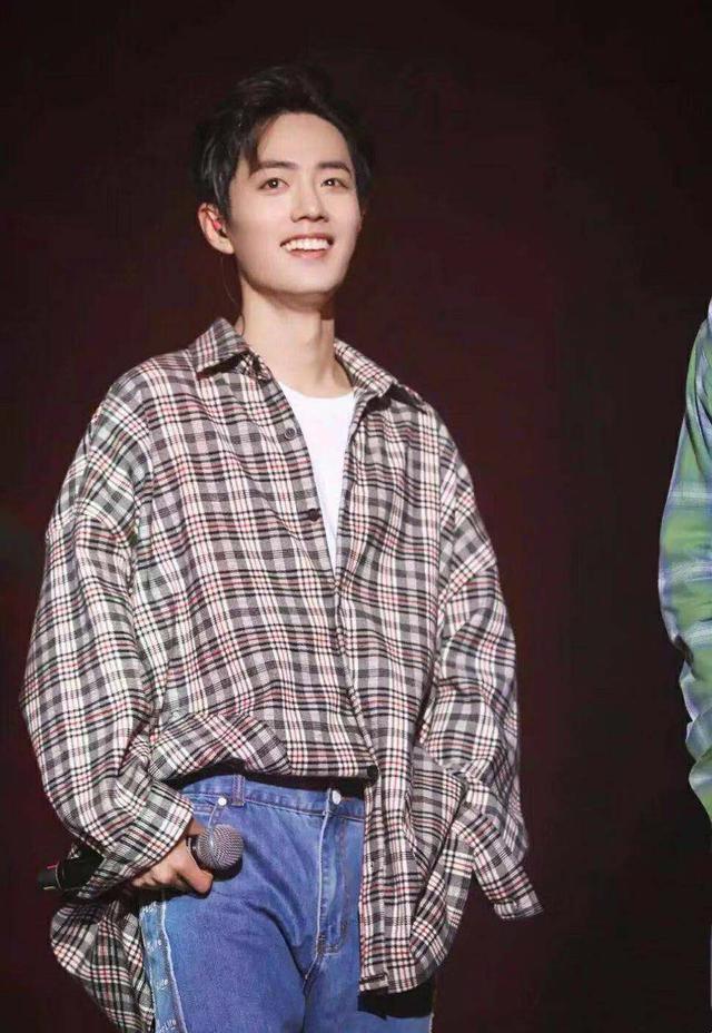 刘雯毛衣衬衫搭配(肖战学格子衬衫的时髦穿搭法)(20)