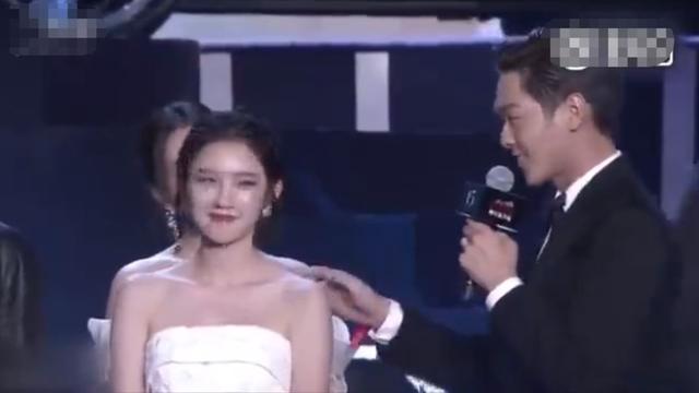 唐艺昕为何能被张若昀独宠(唐艺昕被爆与经纪人贾川关系暧昧)(6)