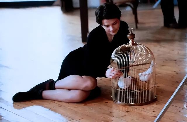 朱丽叶比诺什确实是个大美女(比诺什的成名作情陷夜巴黎)(5)