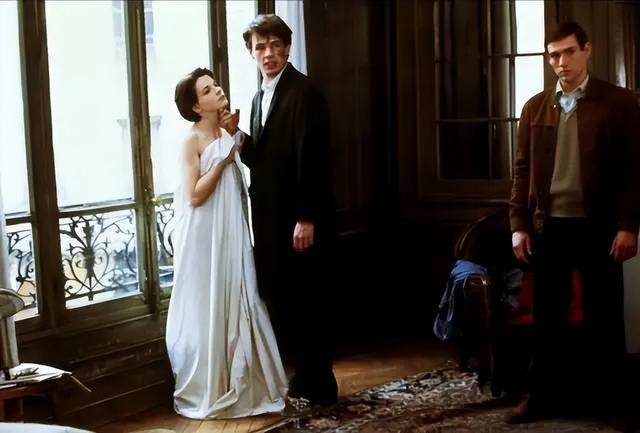 朱丽叶比诺什确实是个大美女(比诺什的成名作情陷夜巴黎)(4)