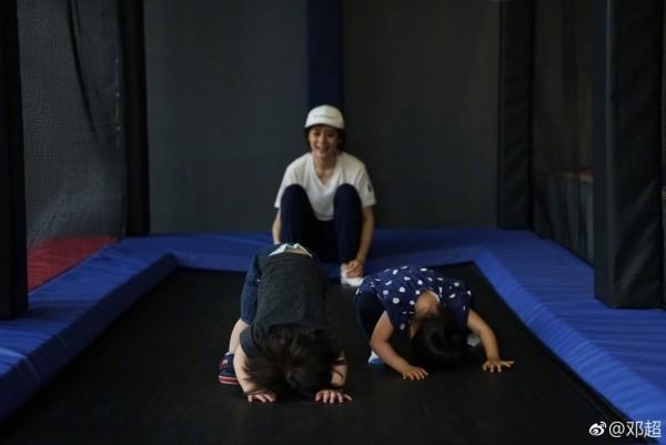 孙俪与邓超近况如何(孙俪在新戏里打了所有男演员连邓超都帮着她道歉)(26)