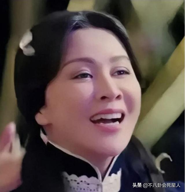 内娱审美降级（瘦到病态动脸成瘾）(26)