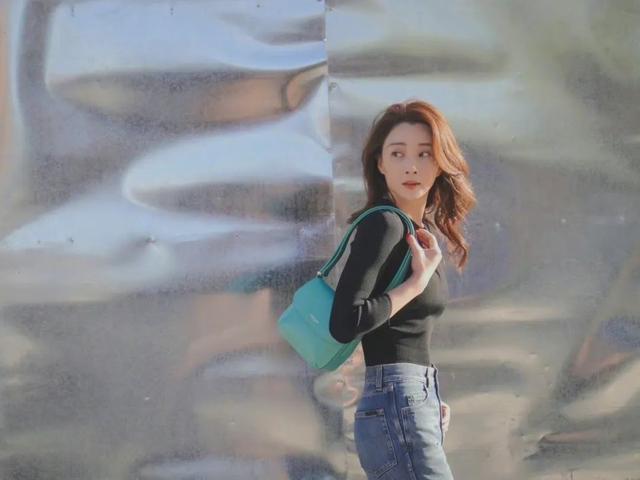 殷桃戴钻戒丰腴似少女(大满贯视后纯欲鼻祖)(41)