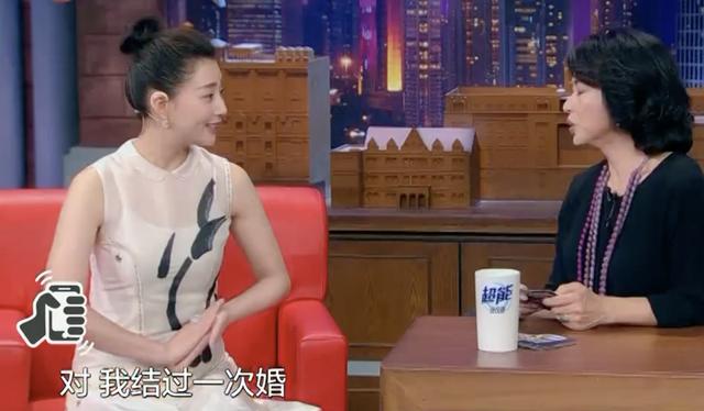 殷桃戴钻戒丰腴似少女(大满贯视后纯欲鼻祖)(34)