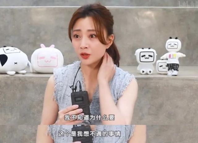 殷桃戴钻戒丰腴似少女(大满贯视后纯欲鼻祖)(20)