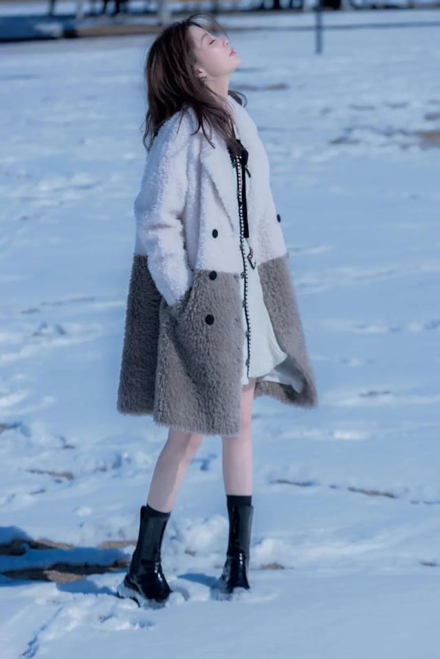 殷桃戴钻戒丰腴似少女(大满贯视后纯欲鼻祖)(6)