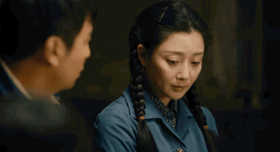 殷桃戴钻戒丰腴似少女(大满贯视后纯欲鼻祖)(28)