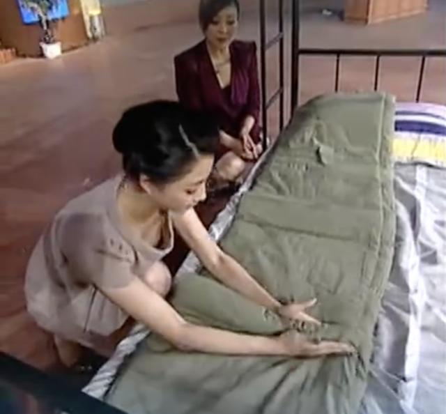 殷桃戴钻戒丰腴似少女(大满贯视后纯欲鼻祖)(19)