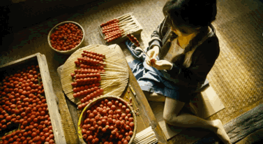 殷桃戴钻戒丰腴似少女(大满贯视后纯欲鼻祖)(8)