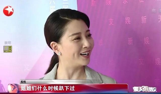 殷桃戴钻戒丰腴似少女(大满贯视后纯欲鼻祖)(22)