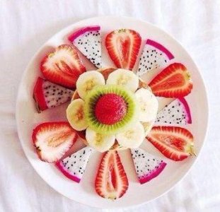 ​最简单艺术常见水果拼盘做法（好吃又好看的水果拼盘）