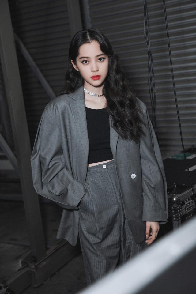 欧阳娜娜直播收门票内容(直播观看需付费)(9)