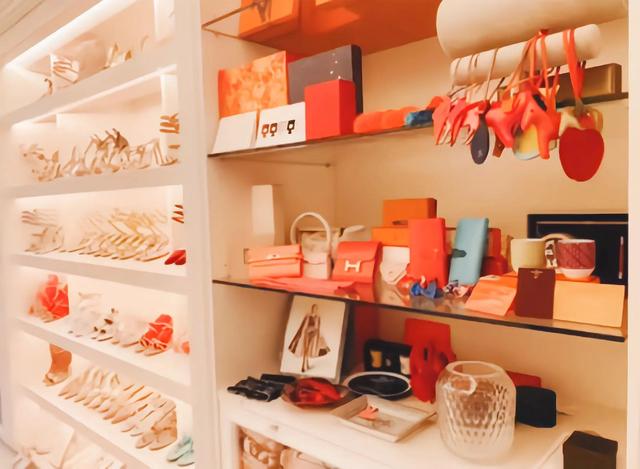 蔡天真百科(蔡天凤惨死后留下奢侈品引热议)(6)