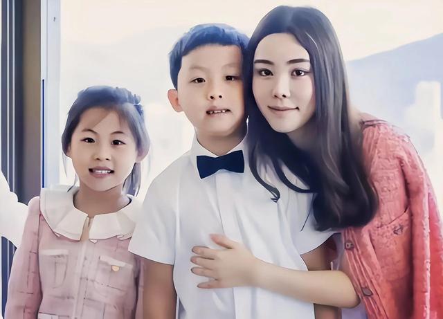 蔡天真百科(蔡天凤惨死后留下奢侈品引热议)(2)