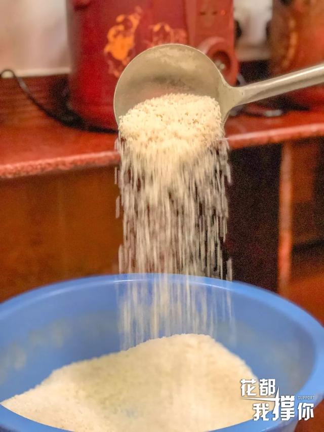 正宗紫砂煲仔饭怎么样(他卖了17年的紫砂煲仔饭)(42)