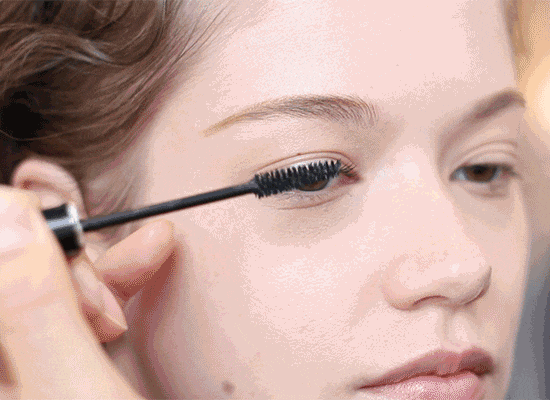 零基础都可以学会的化妆教程（超详细的化妆步骤）(50)