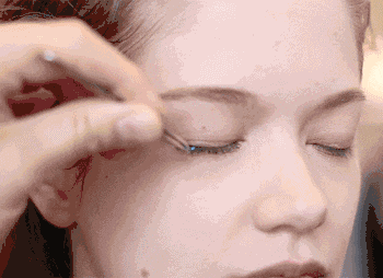 零基础都可以学会的化妆教程（超详细的化妆步骤）(49)