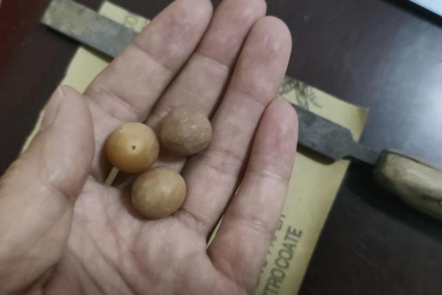 纯手工打磨千眼菩提珠子（菩提根圆珠手工打磨教程）(5)