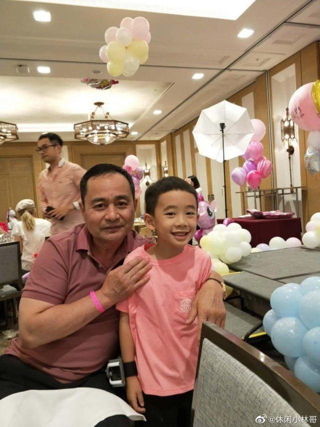 刘恺威杨幂的小糯米正面照公开(杨幂刘恺威合体为女儿庆生)(5)