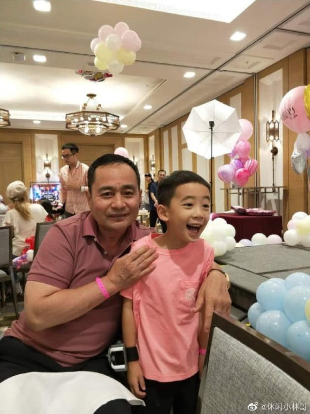 刘恺威杨幂的小糯米正面照公开(杨幂刘恺威合体为女儿庆生)(3)