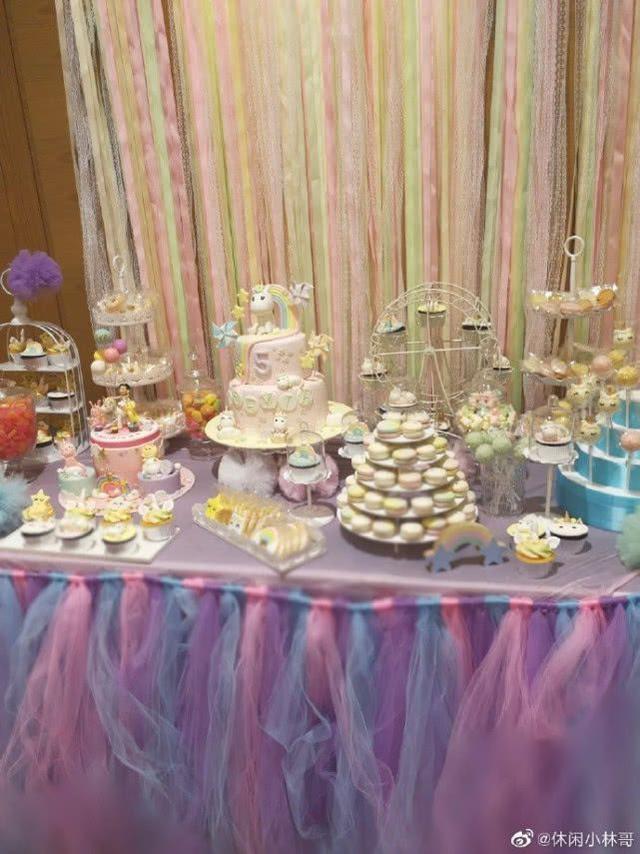 刘恺威杨幂的小糯米正面照公开(杨幂刘恺威合体为女儿庆生)(6)