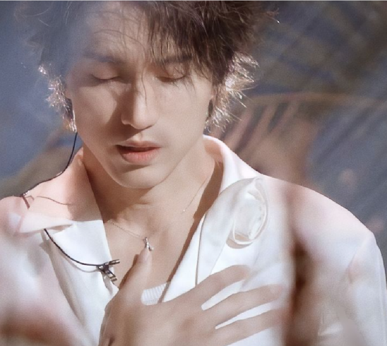 有酒窝的男艺人(笑起来有酒窝的男明星)(图6) 有酒窝的男艺人(笑起来有酒窝的男明星)(图6)