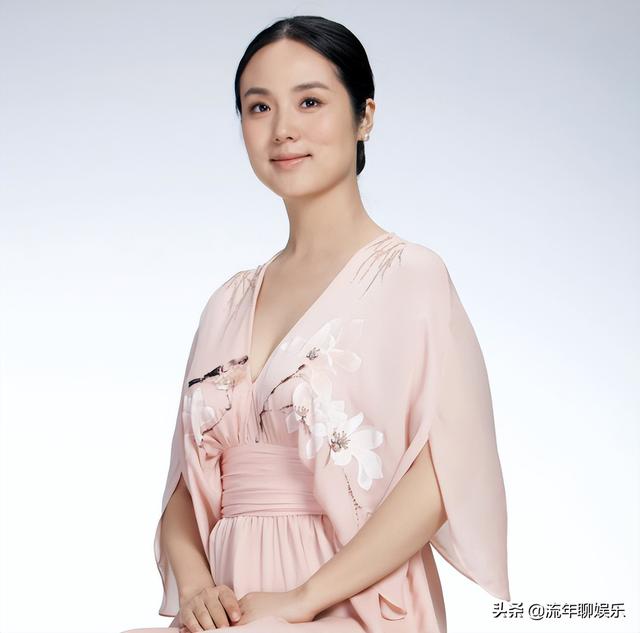 哈辉第三任丈夫(国学形象大使哈辉晒全家福)(9)