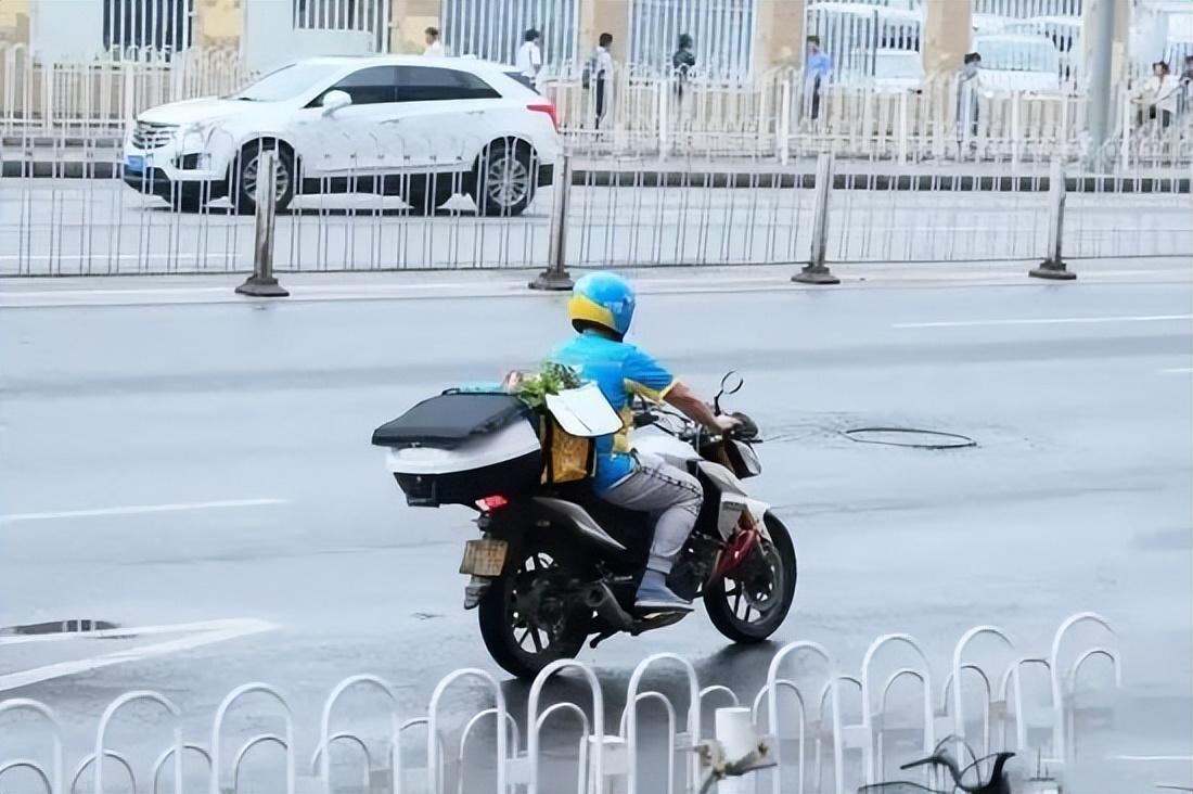 顺丰快递费用价格表(同城急送价格速度大比拼) 顺丰快递费用价格表(同城急送价格速度大比拼)