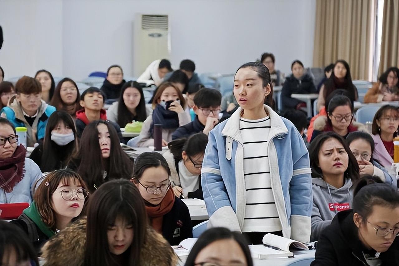 高校组织员待遇高还是辅导员待遇高（高校辅导员和公务员哪个好）(图1)