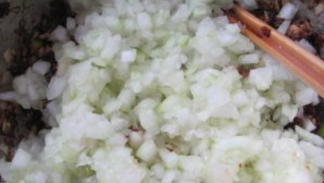 肉包子馅怎么调,包子肉馅怎么调好吃又嫩窍门图7